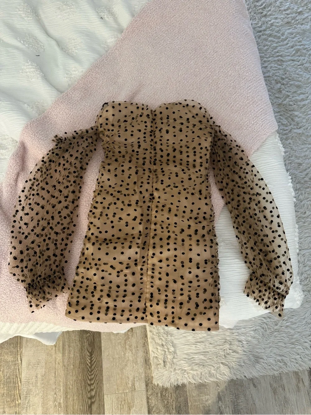 REVOLVE Tan Polka Dot Sheer Puff-Sleeve Tunic - Picture 7 of 7